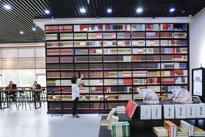 打造国家公共文化服务体系示范区高质量发展的“成都样本”——以图书管理服务为例