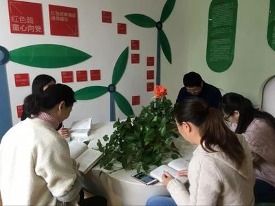 西湖社区 有一种福利叫“职工书屋”，有一种爱心叫图书管理服务